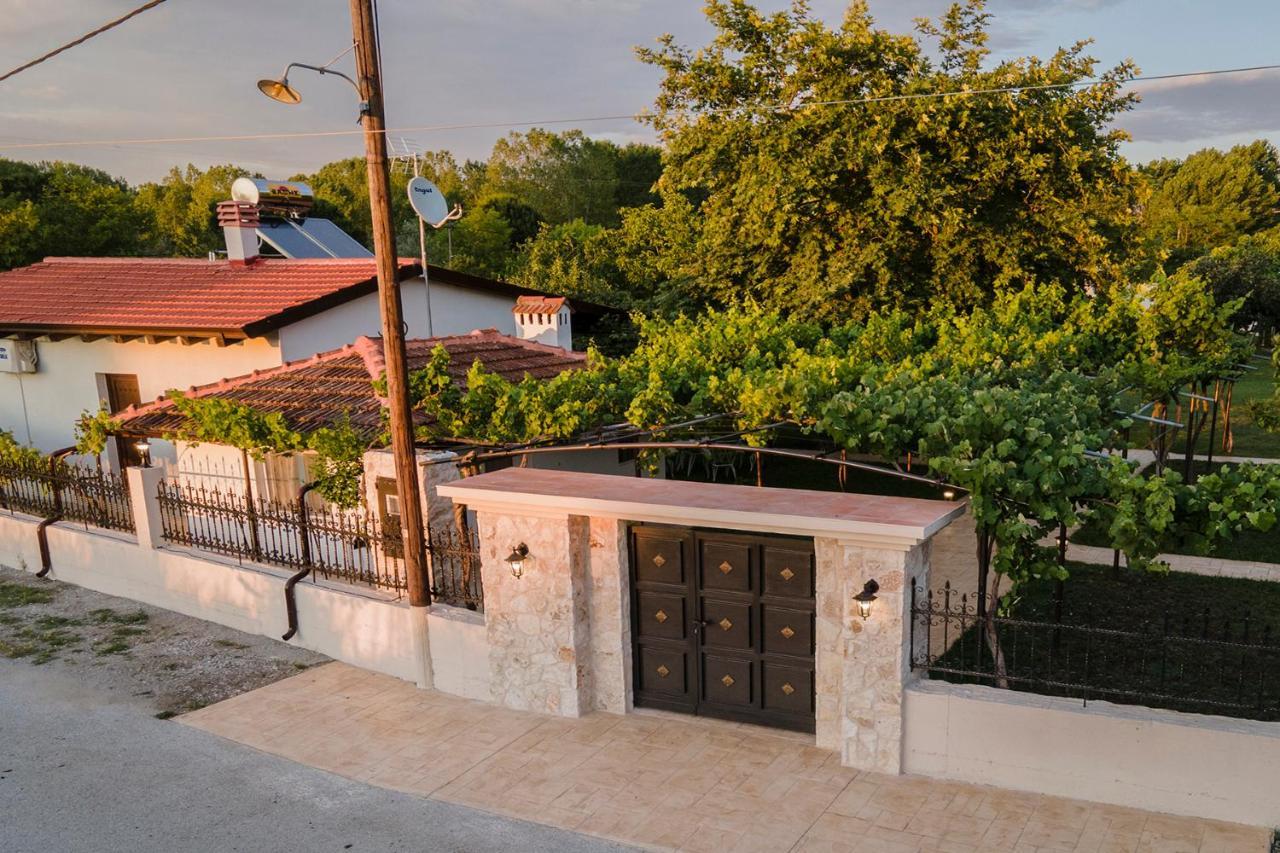 Villa La Varik 3 لِتوخورو المظهر الخارجي الصورة